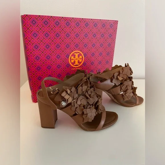 So pretty! Flower block heeled Tory Burch sandals. - Picture 2 of 8